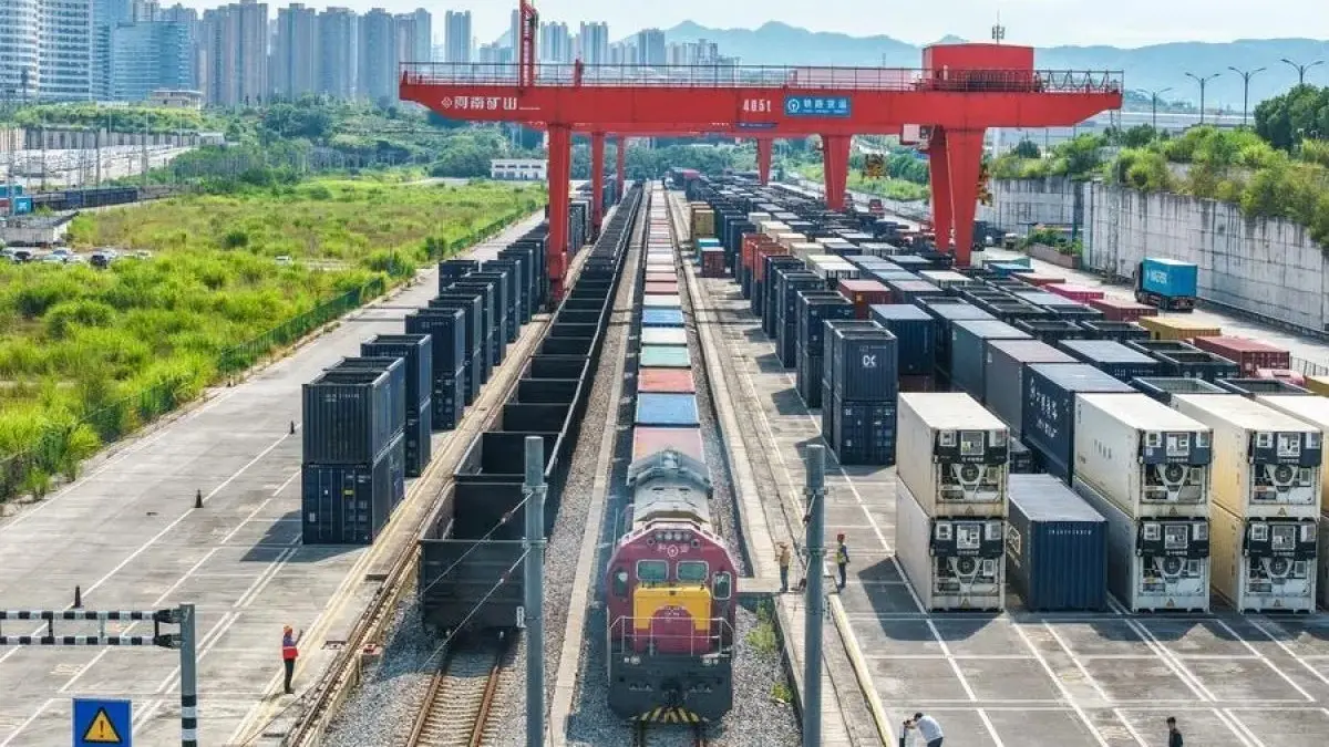 Kereta barang China menjadi salah satu penopang utama distribusi logistik dengan mengangkut 2,35 miliar ton kargo selama Januari-Juli 2026. (Antara)