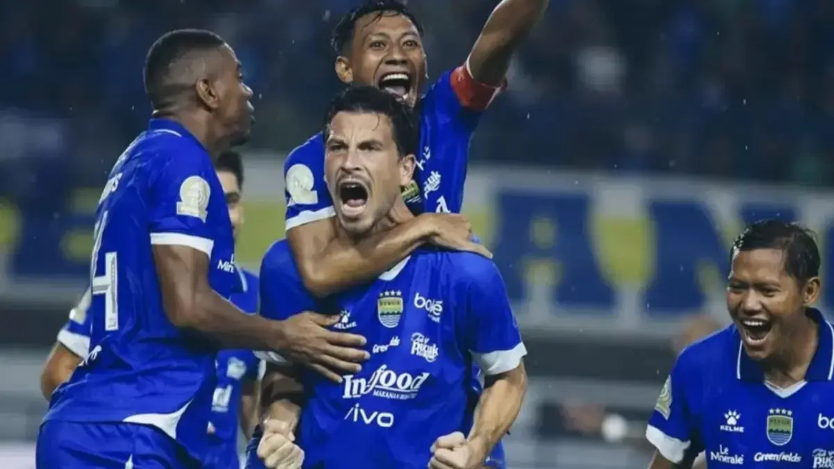 Persib Bandung menghadapi Manila Digger di play-off ACL Two 2026/2027. Menang berarti lolos Grup E, tetapi laga digelar tanpa Bobotoh di GBLA. (JawaPos.com)