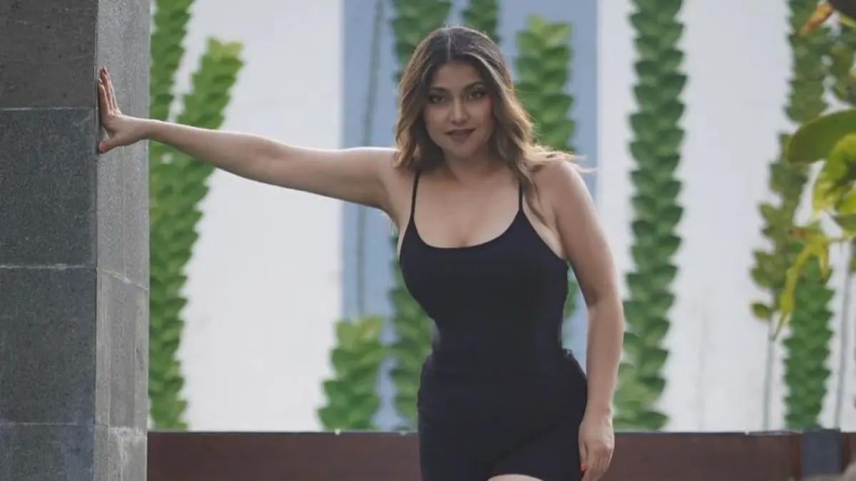 Sarah Azhari (Instagram @sazarita)