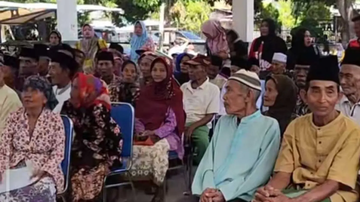 ANTRE BANSOS: Bansos diperuntukkan bagi masyarakat untuk memenuhi kebutuhan pokok, bukan digunakan untuk bermain judi daring. (Ahmad Rifa