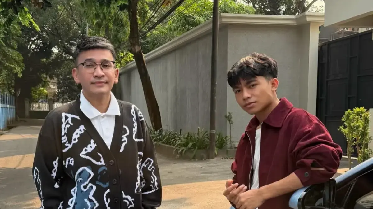 Betrand Peto bersama ayahnya Ruben Onsu. (Instagram: betrandpetoputraonsu)
