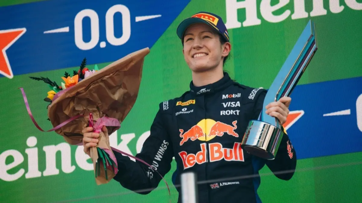 Alisha Palmowski merayakan kemenangan keempatnya musim ini setelah menaklukkan Feature Race di Zandvoort. (F1 Academy)