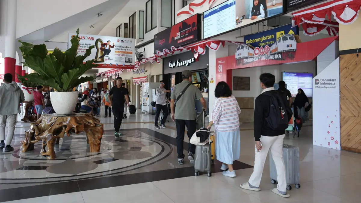 Stasiun Surabaya Gubeng menjadi salah satu titik dengan volume pelanggan tinggi selama periode libur Maulid Nabi 2026, dengan proyeksi 47.976 pelanggan. (KAI)
