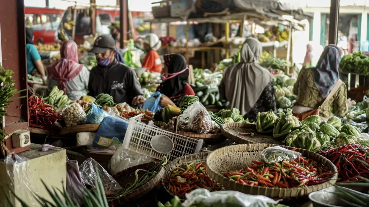 Harga cabai rawit merah di lima pasar yang dipantau Siskaperbapo Banyuwangi naik menjadi Rp53.200 per kilogram pada 24 Agustus 2026. (Pexels/tsaqif ss)