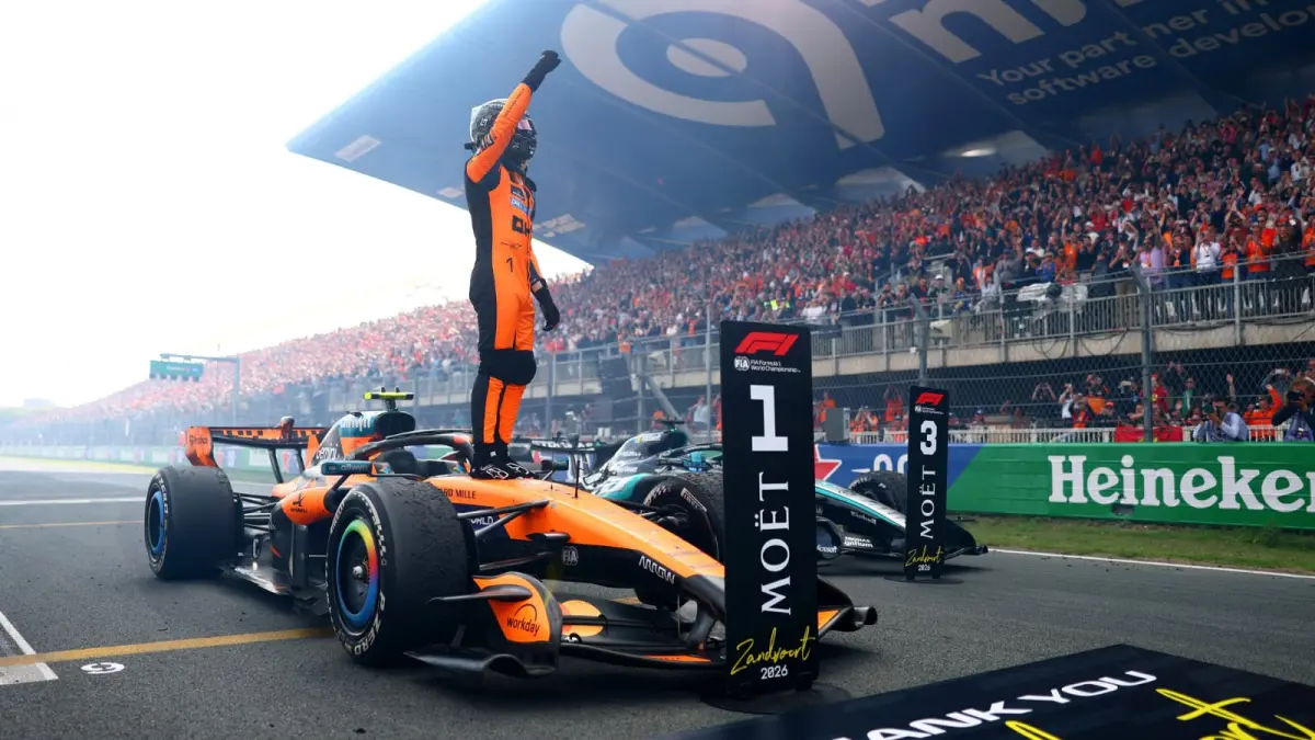 Lando Norris merayakan kemenangan keduanya secara beruntun setelah menaklukkan persaingan ketat di Grand Prix Belanda. (F1)