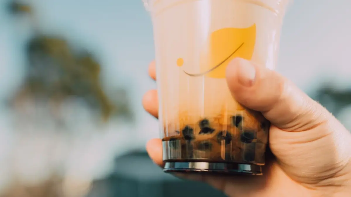 Ragam rasa dan pilihan topping membuat minuman boba tetap diminati anak muda di tengah persaingan minuman kekinian. (Pexels/RDNE Stock Project)