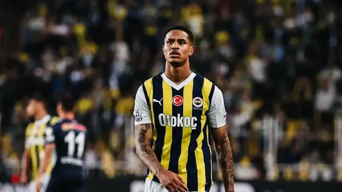 Penampilan Jayden Oosterwolde saat membela Fenerbahce. (Instagram Jayden Oosterwolde)