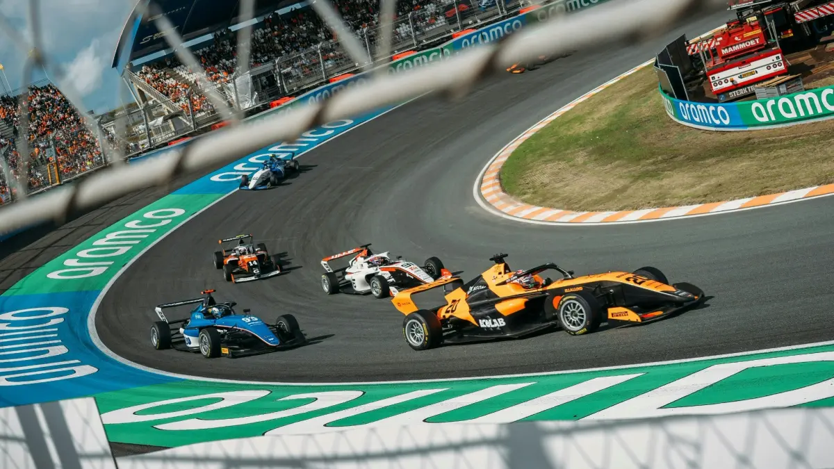 Rookie Test 2026 akan memberi kesempatan kepada para talenta muda untuk merasakan langsung mobil dan lingkungan kompetisi F1 ACADEMY. (F1 Academy)