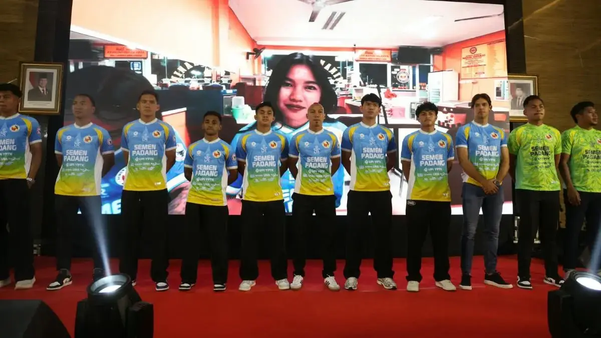 Semen Padang FC luncurkan jersey untuk musim 2026/2027 di Tangerang, Banten, Selasa (25/8). (Dery Ridwansah/JawaPos.com)