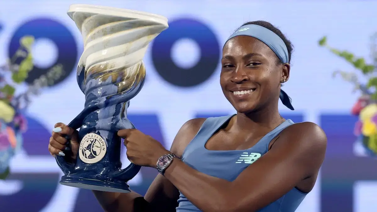 Coco Gauff juara Cincinnati Open 2026 setelah mengalahkan Jessica Pegula 6-2, 6-4. Gauff kini sejajar Serena Williams dan Azarenka. (Getty Images via AFP)