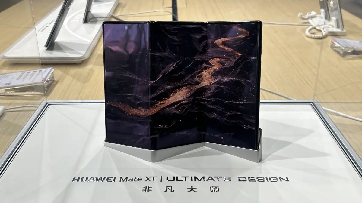 Huawei Mate XT 2 dijadwalkan debut pada 7 September 2026 bersama HarmonyOS 7, sementara sejumlah spesifikasinya masih menunggu konfirmasi resmi. (Wikimedia Commons)