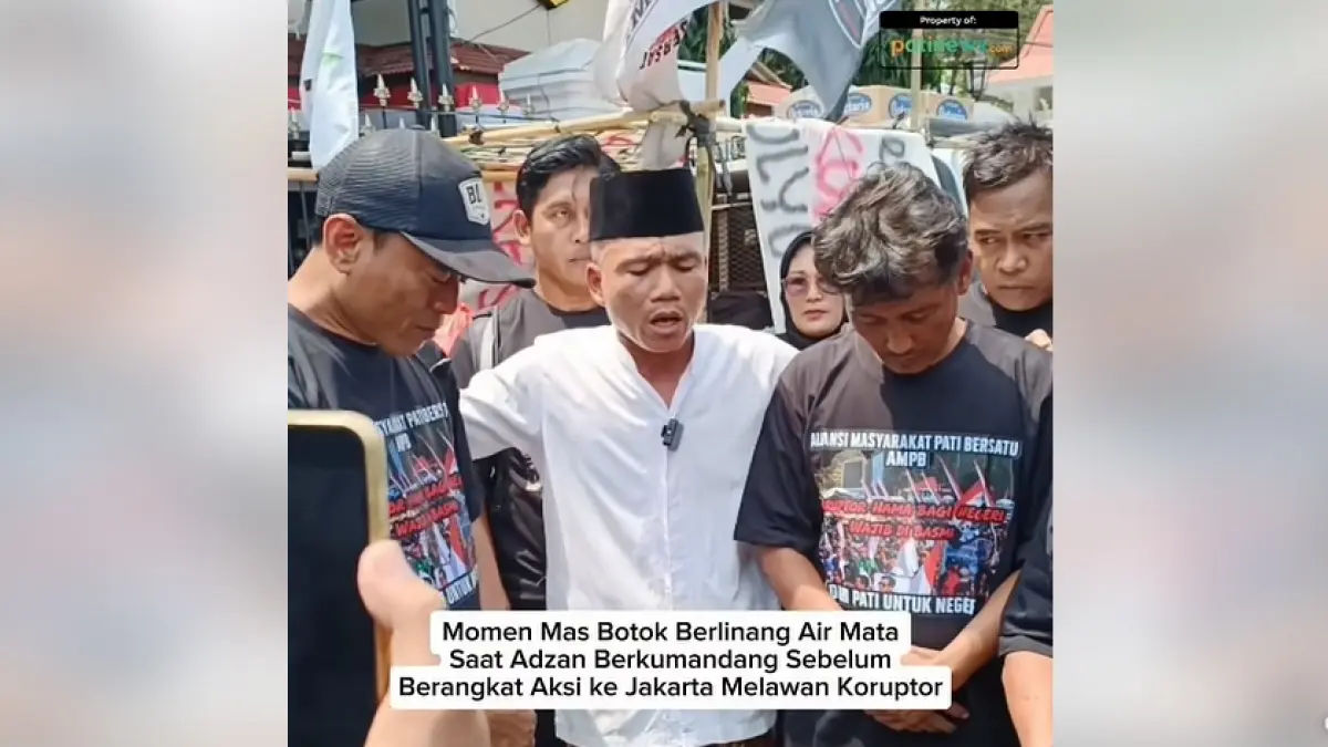 Mas Botok terharu hingga menangis saat adzan berkumandang sebelum AMPB berangkat ke Jakarta. Massa menuntut RUU Perampasan Aset segera disahkan. (Facebook @Patinews)
