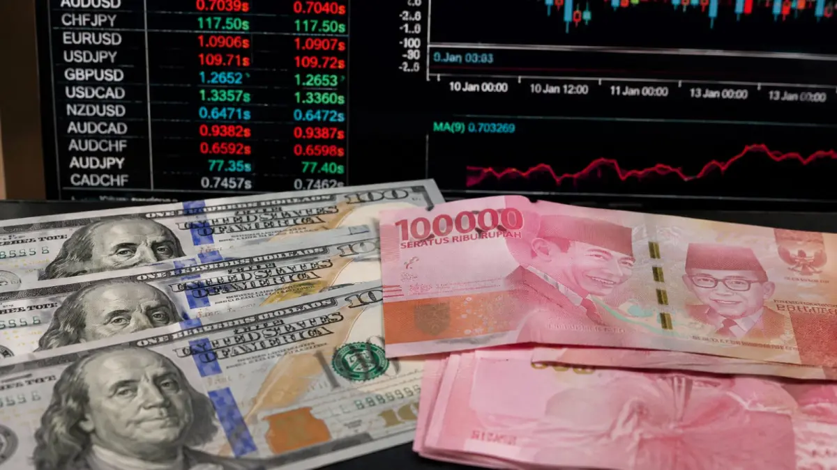 Nilai tukar rupiah ditutup melemah 19 poin menjadi Rp17.744 per dolar AS pada perdagangan Kamis, di tengah perhatian pasar terhadap data ekonomi Amerika Serikat dan perkembangan geopolitik di Timur Tengah. (ChatGPT)
