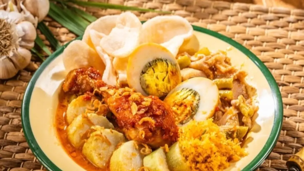 Rekomendasi lontong sayur enak di Surabaya cuma modal 15.000-an. (JawaPos.com)