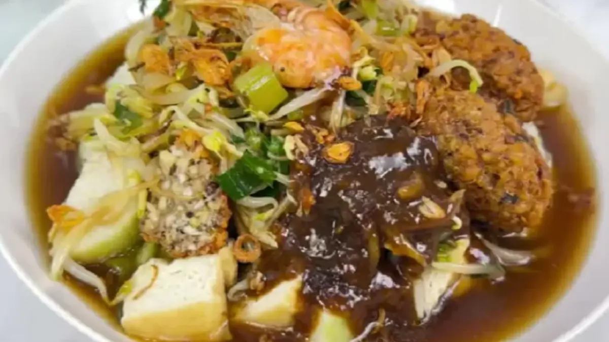 Resep Lontong Balap yang Enak dan Mudah Dibuat. (YouTube Ika Mardatillah)