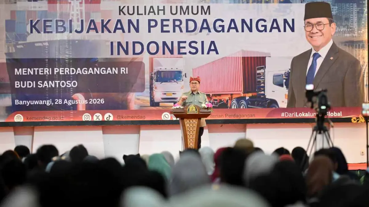 PENGUATAN AKADEMIK: Mendag Budi Santoso memberikan kuliah umum di Kampus Unidsoe. (Ramada Kusuma/Radar Banyuwangi)