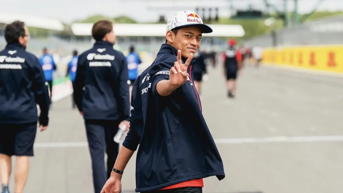 Veda Ega Pratama menghadapi GP Aragon 2026 dengan target menembus 100 poin sekaligus menjaga peluang bersaing di papan atas Moto3. (Instagram/veda_54)