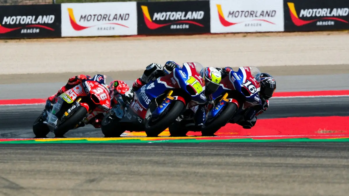 Pembalap Moto2 bersiap menghadapi persaingan GP Aragón 2026 di MotorLand Aragón, Spanyol, dengan kondisi lintasan panas yang diprediksi menjadi tantangan bagi manajemen ban. (MotoGP)