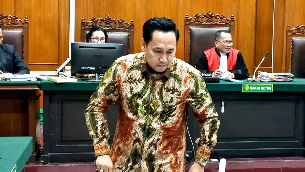 Ahli hukum perdata Universitas Negeri Jember Ermanto Fahamsyah usai menjelaskan batas pertanggungjawaban direksi dan komisaris di PN Surabaya, Rabu (2/9). (JawaPos.com)