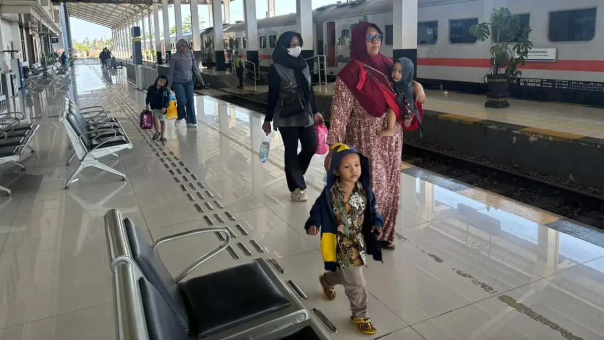 Perjalanan kereta api bersama anak dapat menjadi pengalaman keluarga sekaligus sarana mengenalkan sejarah dan transportasi publik. KAI Daop 9 Jember mencatat 662.636 penumpang usia 3-17 tahun hingga Agustus 2026. (KAI)