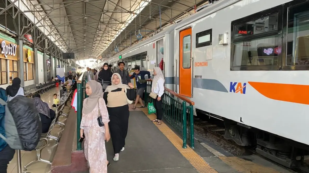 KA Kaligung di Stasiun Semarang Poncol. KAI Daop 4 Semarang menambah satu kereta ekonomi New Generation pada sejumlah perjalanan selama September 2026 untuk meningkatkan kapasitas angkut masyarakat. (KAI)