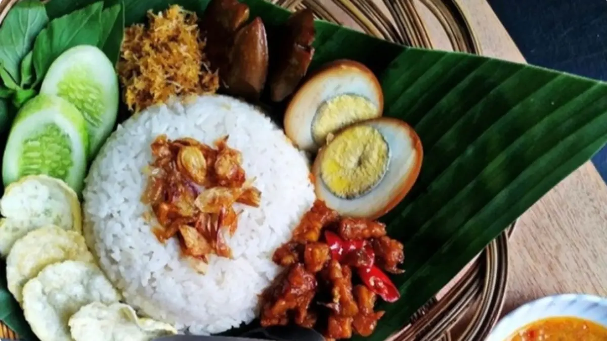 Rekomendasi nasi uduk terenak di Surabaya. (Pinterest/ Imam Santoso)