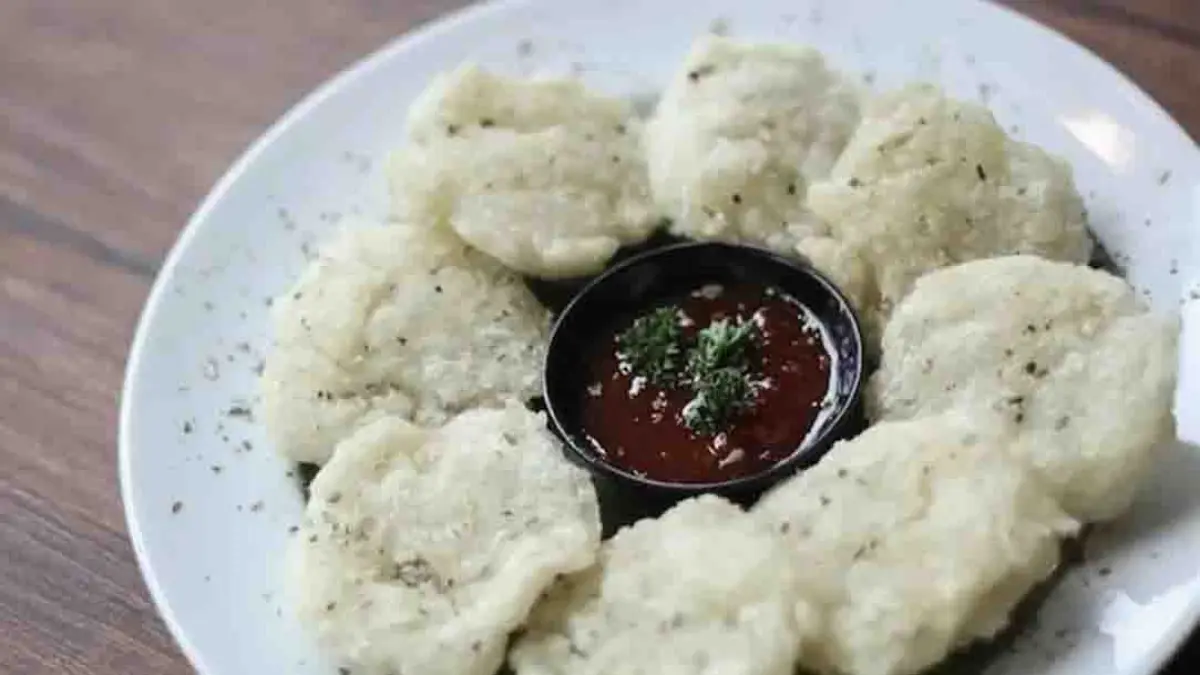Resep cireng crispy renyah di luar dan kopong di dalam. Rahasianya ada pada adonan, waktu istirahat, dan teknik goreng dua kali (Pinterest).