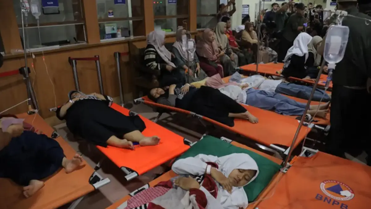 SAKIT: Santri yang masih dirawat di RSUD RT Notopuro Sidoarjo, Rabu (2/9). (DIKY SANSIRI/RADAR SIDOARJO)