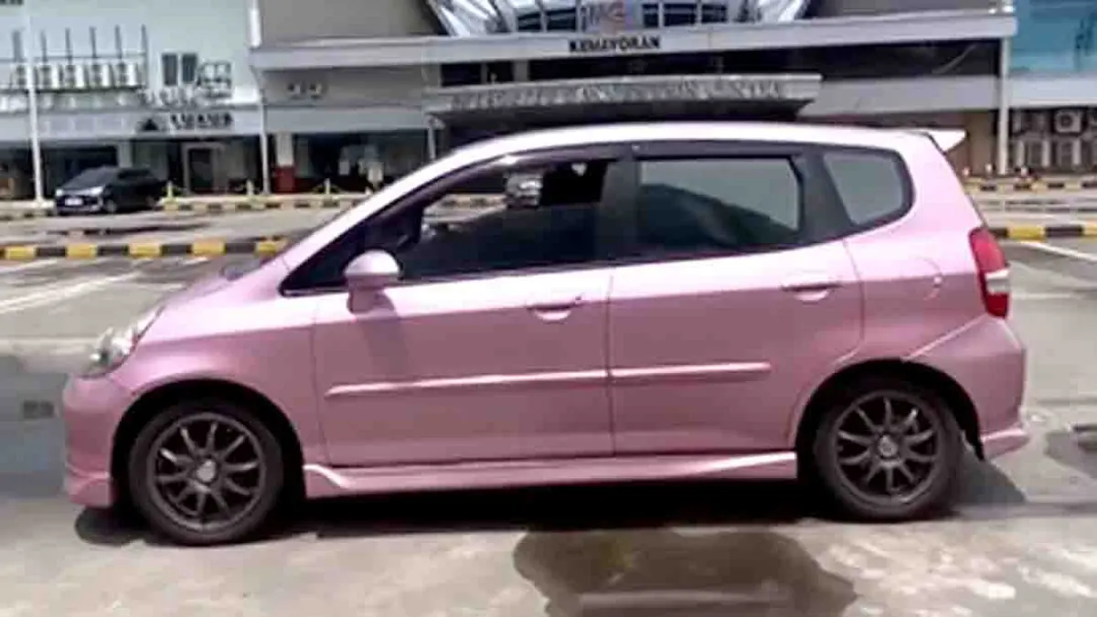 Honda Jazz Pink Valentine 2008. (Instagram @bobbyspecrareitem)