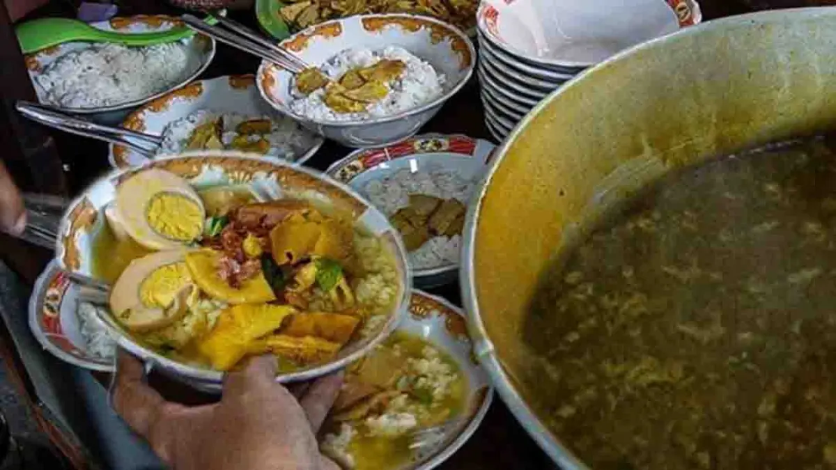 Kuliner soto Madura favorit di Surabaya (Rafa Ahrul Channel-Youtube)