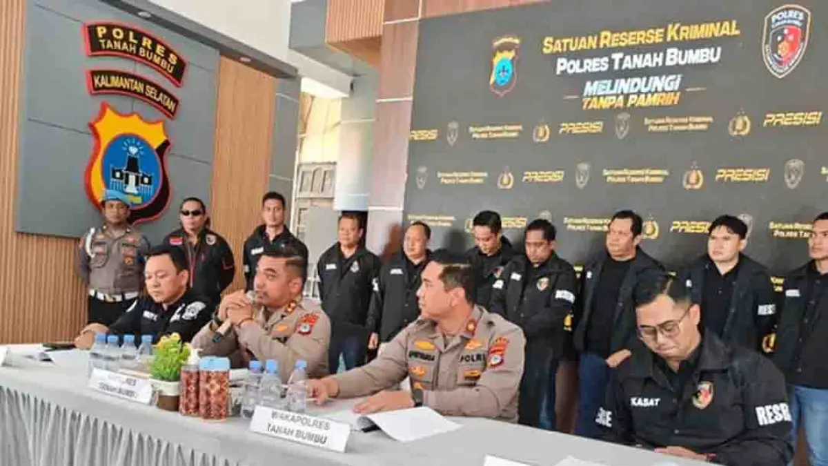 UNGKAP PERKARA: Kapolres Tanah Bumbu AKBP Novy Adi Wibowo saat merilis pengungkapan kasus pembunuhan di Polres Tanah Bumbu, Kamis (3/9/2026). (Foto: Zulqarnain/Radar Banjarmasin)