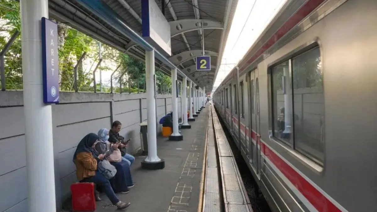 KAI menata kawasan Stasiun Karet dan memperkuat konektivitas menuju Stasiun Sudirman Baru atau BNI City untuk mendukung keamanan dan kenyamanan pelanggan KRL. (Antara)