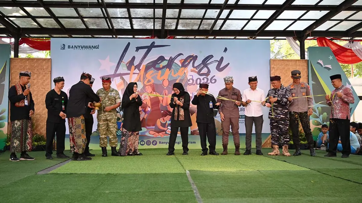 Sekitar 400 pelajar SD-SMP mengikuti Festival Literasi Oseng Banyuwangi. Mereka berkarya sekaligus menjaga bahasa daerah sebagai identitas budaya. (Ramada Kusuma/Radar Banyuwangi)