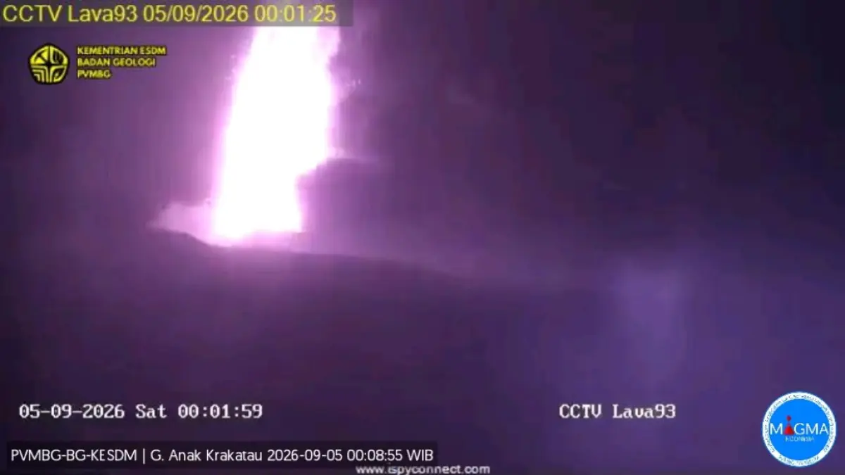 Visual aktivitas vulkanik Gunung Anak Krakatau di Kabupaten Lampung Selatan, Provinsi Lampung, pada Jumat (5/9). (PVMBG)