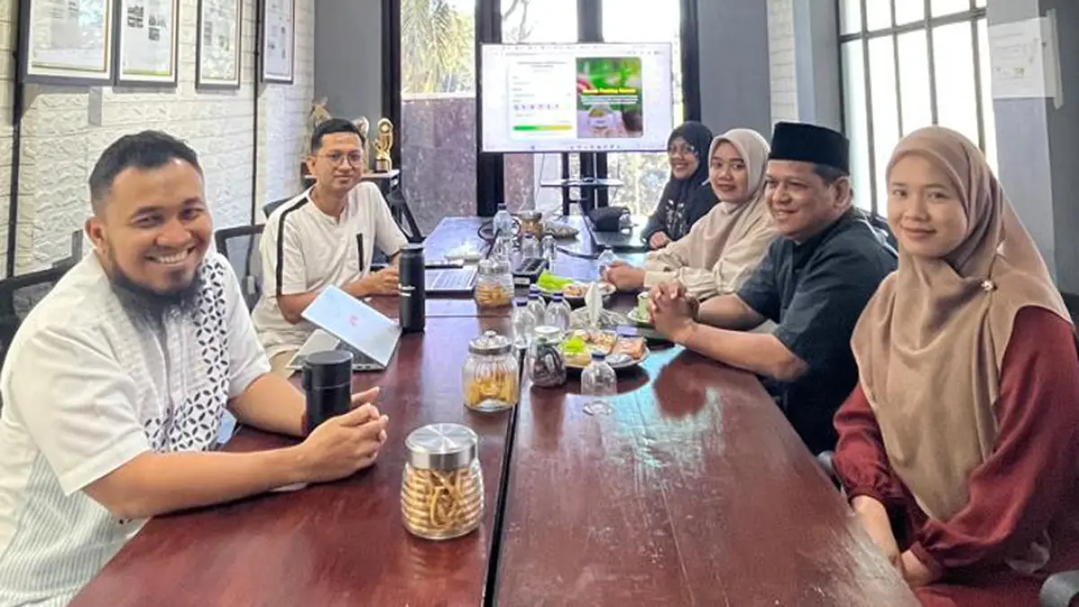 COO PT Pandawa Agri Indonesia Sigit Pramono bersama tim manajemen menerima kunjungan Wakil Ketua Bidang Pengumpulan Baznas Elly Irwan Suryanto bersama Sekretaris Santi Dewi dan Pelaksana Bidang Pengumpulan Selly Restinalia di kantornya pada Jumat pagi (4/9). (Foto: Baznas Banyuwangi)