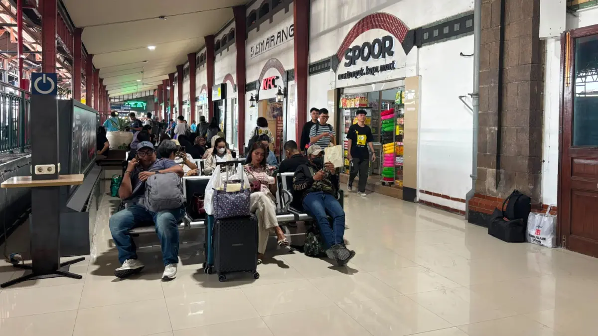 Aktivitas penumpang di Stasiun Semarang Tawang, salah satu stasiun dengan volume pelanggan tertinggi di wilayah KAI Daop 4 Semarang pada akhir pekan 4-6 September 2026. (KAI)