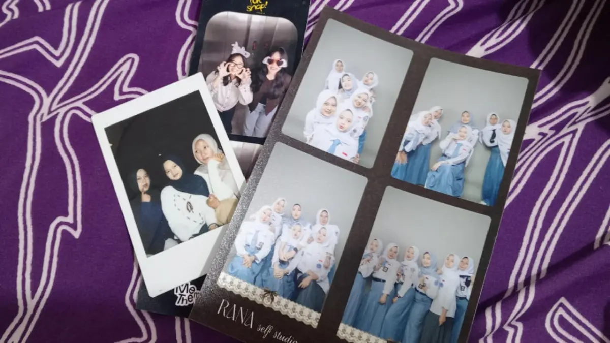 Foto Polaroid kembali diminati anak muda sebagai cara menyimpan momen bersama orang terdekat dalam bentuk fisik. (Balquisse untuk Radar Banyuwangi)