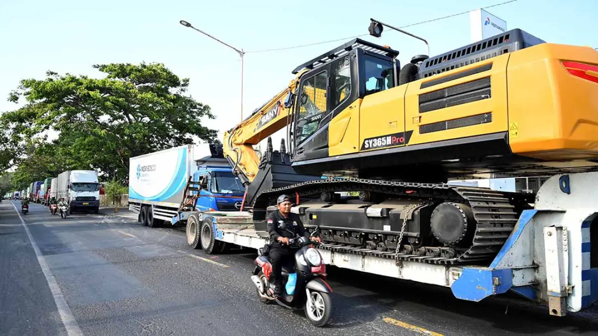 OPSI PENGALIHAN: Untuk mengurai kemacetan horor di Pelabuhan Ketapang, Pemprov Jatim akan mengoptimalkan Pelabuhan Jangkar. (Ramada Kusuma/Radar Banyuwangi)