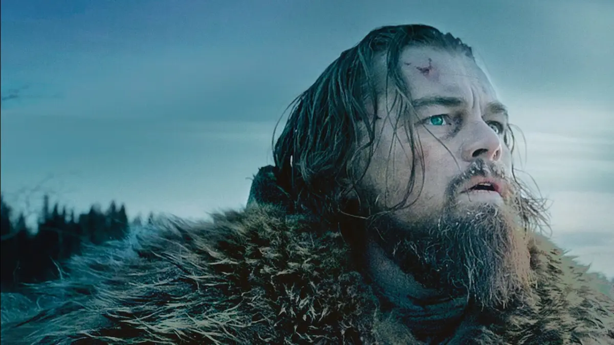 Leonardo DiCaprio sebagai Hugh Glass dalam The Revenant, film survival yang menggambarkan perjuangan manusia menghadapi luka, alam liar, dan kondisi ekstrem. (Netflix)