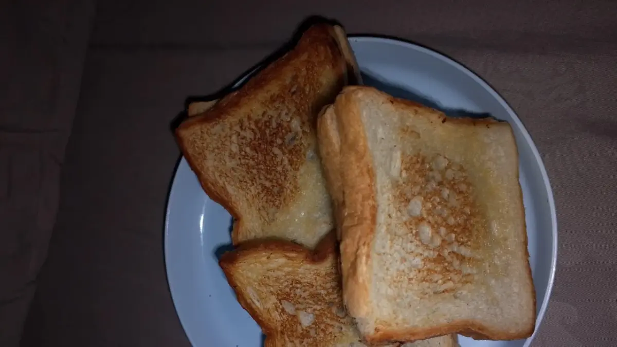 Sarapan berbahan roti dapat dibuat lebih seimbang dengan memilih roti gandum utuh dan menambahkan sumber protein, lemak sehat, serta sayuran. (Meivira untuk Radar Banyuwangi)