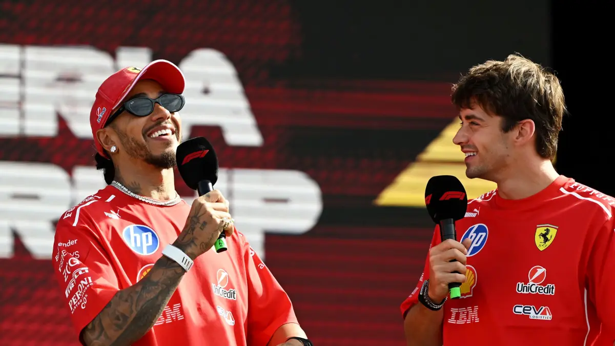 Charles Leclerc menggeber Ferrari dalam sesi latihan bebas GP Spanyol 2026 di Sirkuit Madring, Madrid. Leclerc finis kedua pada FP2 dan hanya terpaut 0,113 detik dari Kimi Antonelli. (F1)