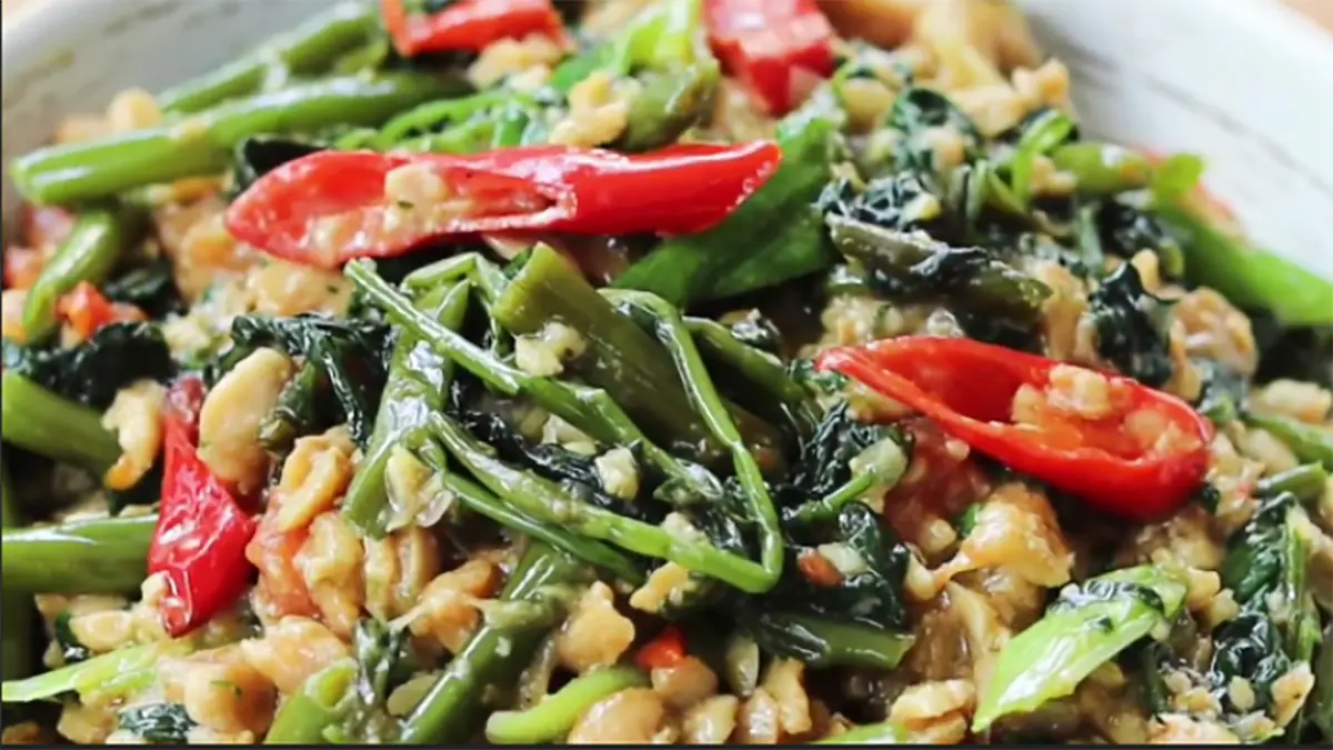 Resep Tumis Kangkung Tempe yang Menggugah Selera Makan. (YouTube Devina Hermawan)