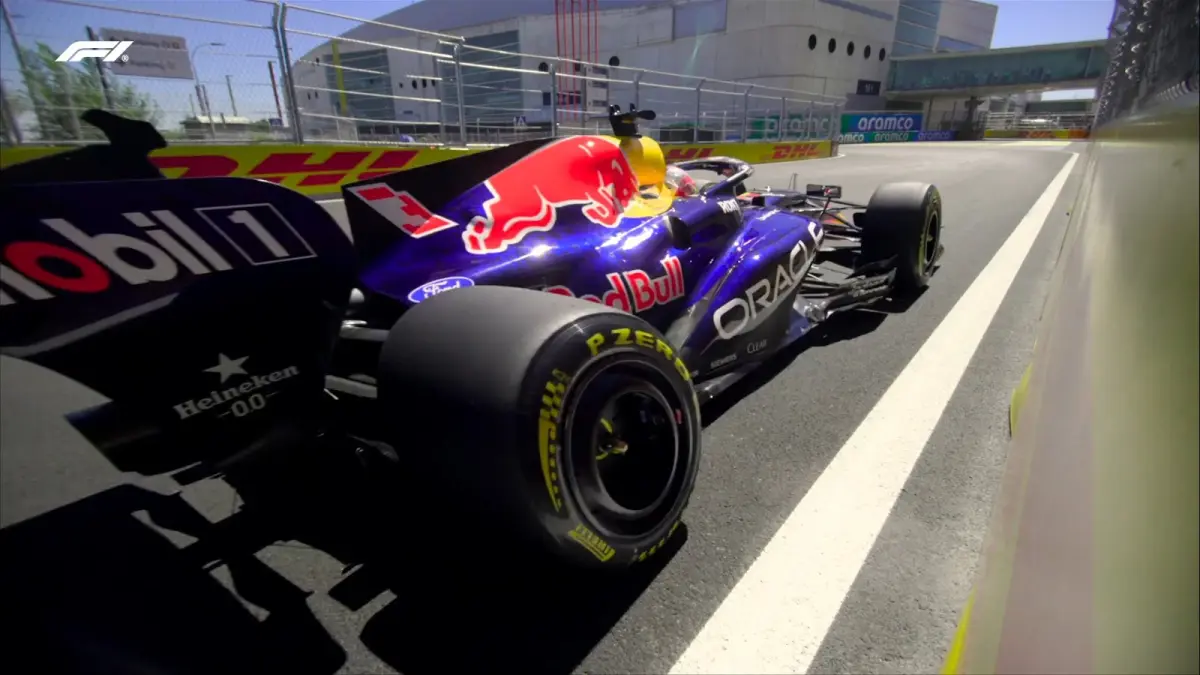Max Verstappen mengamankan posisi ketiga dalam kualifikasi Formula 1 Madrid. Ia puas dengan performa Red Bull, tetapi menilai peluang menyalip saat balapan akan sangat terbatas. (F1)