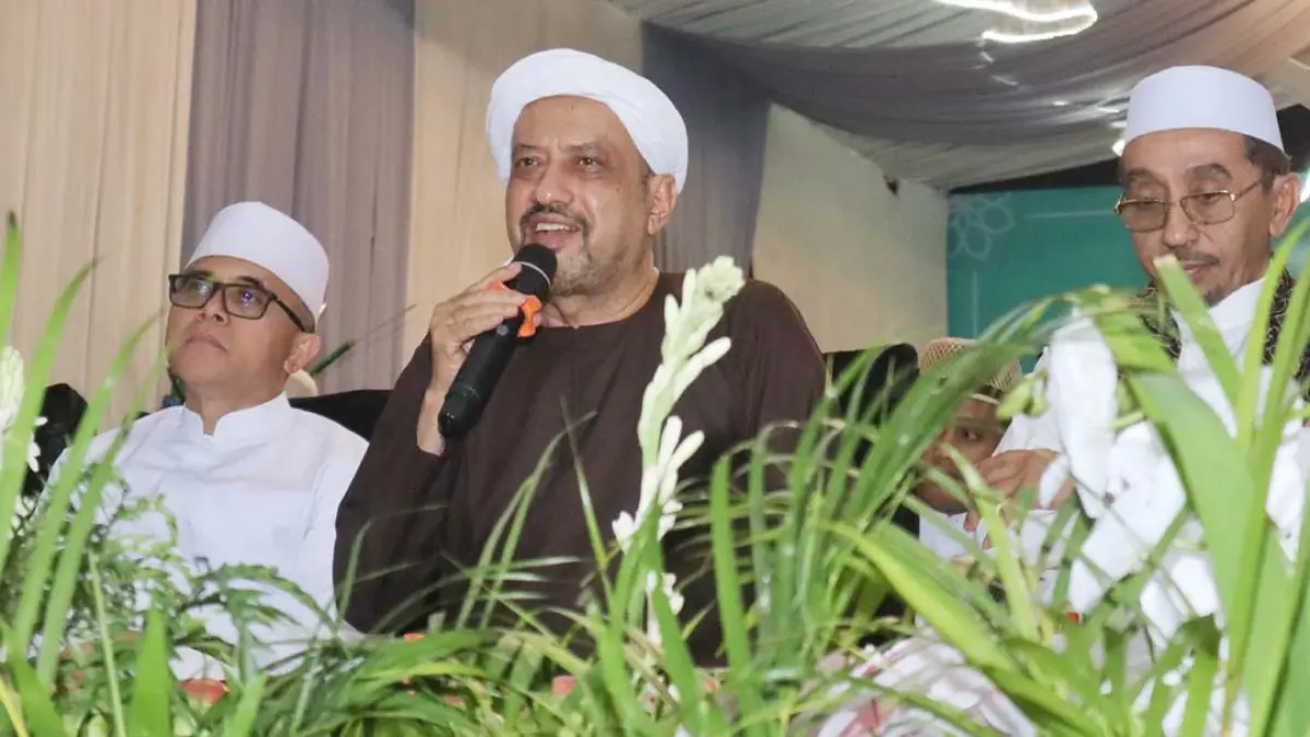Habib Taufiq bin Abdul Qadir bin Husein Assegaf, Ketua Umum Rabithah Alawiyah. (Salis Ali/Radar Banyuwangi)