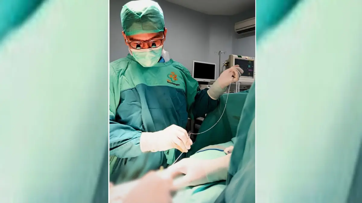 RSUD Blambangan menangani acute limb ischemia melalui tindakan operasi oleh dr. Mochamad Bagus R., Sp.BTKV. (Foto: RSUD Blambangan)