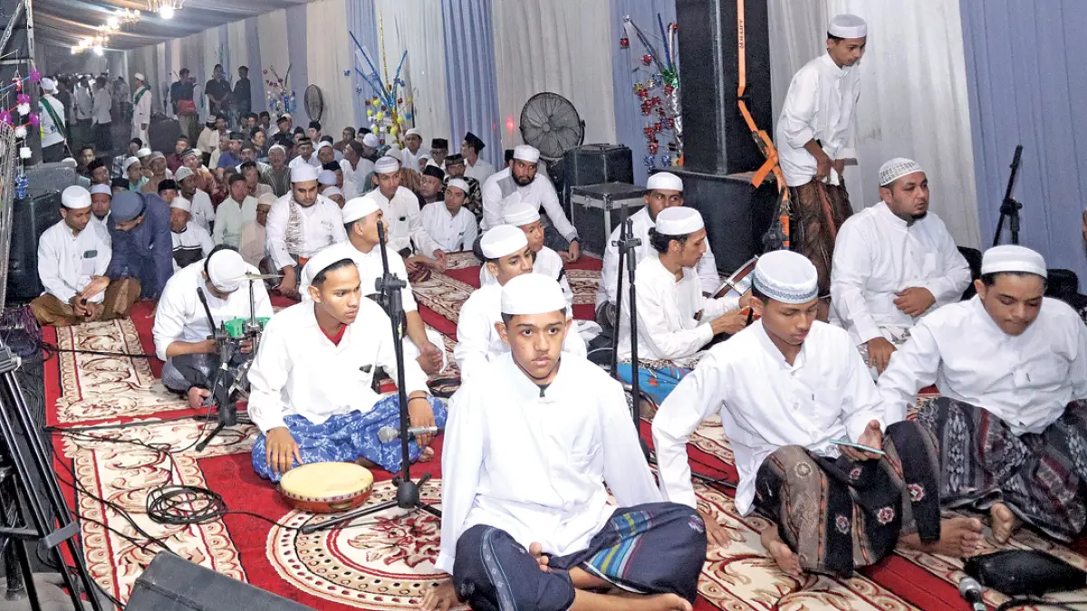 SEMARAK: Peringatan Maulid Nabi Muhammad SAW di halaman Meubel Bang Hasyim Jalan KH Hasyim Asy