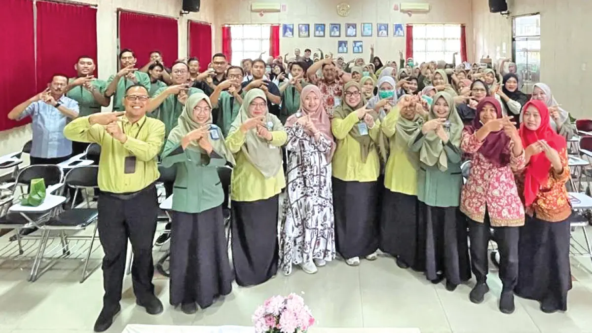 PELATIHAN: Segenap karyawan bidang medis RSI Fatimah mengikuti IHT pelayanan HIV di Aula RSI Fatimah Banyuwangi. (RSI Fatimah for Radar Banyuwangi)