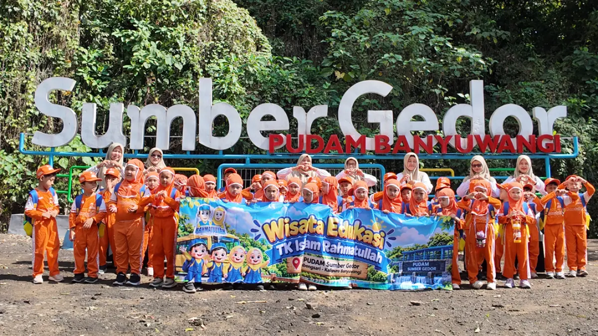 Sebanyak 50 siswa TK Islam Rahmatullah mengikuti program Wis Esa Sek Adi di Sumber Gedor, Kelurahan Gombengsari, Kecamatan Kalipuro, Rabu (16/9). (Bayu/Radar Banyuwangi)