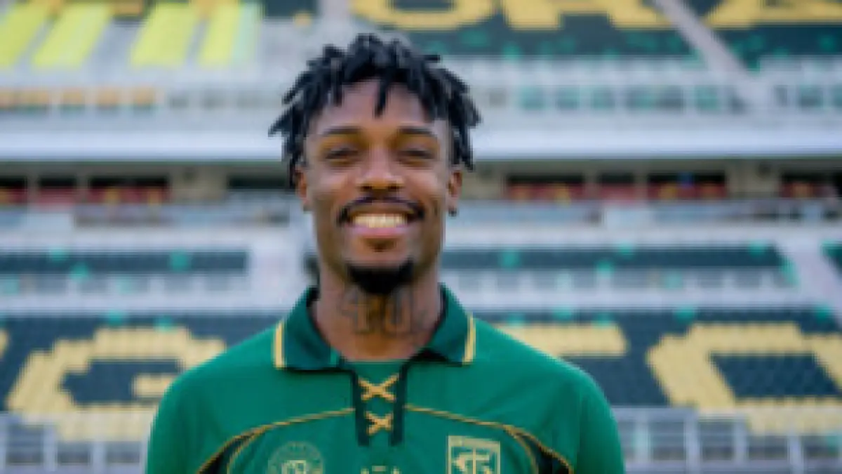 SIAP MAIN: Gledson Paixao siap bersaing mengisi lini tengah Persebaya (Persebaya)