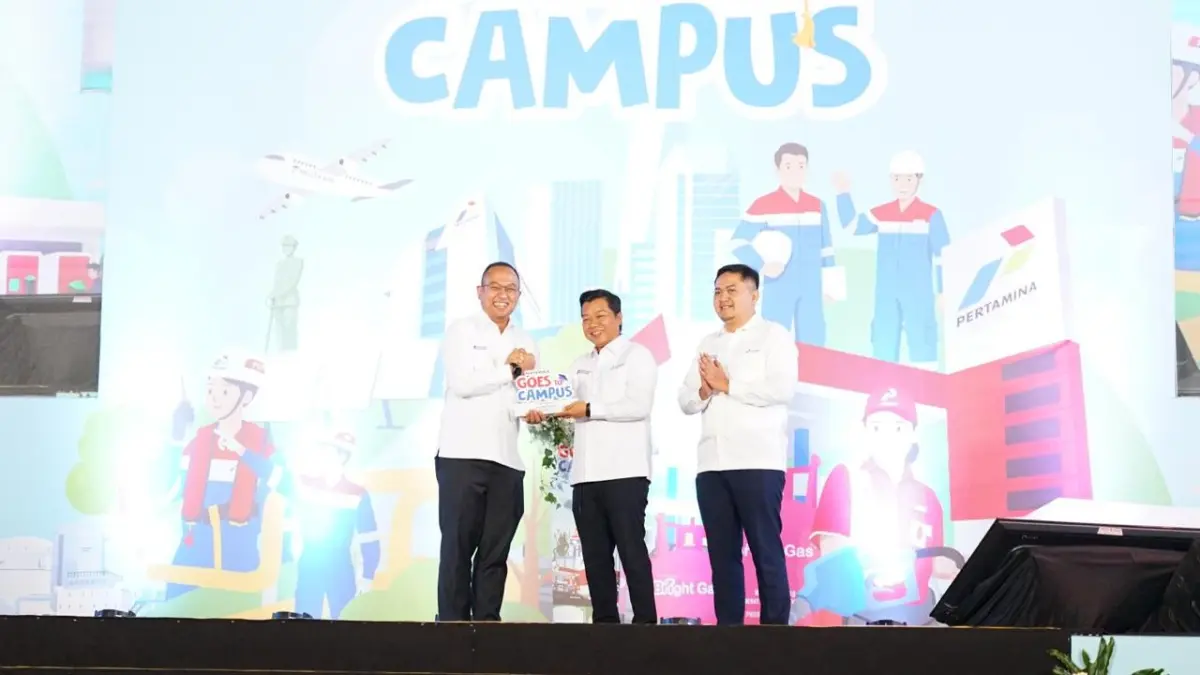 Foto suasana Pertamina Goes to Campus 2026 di ITS yang menampilkan perwakilan Pertamina Patra Niaga bersama mahasiswa. Jika tersedia, pilih foto yang memperlihatkan interaksi pembicara dengan mahasiswa agar unsur dialog dan kolaborasinya terlihat. (Pertamina)